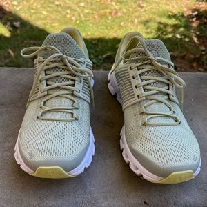 Womens ON Helion sneaker